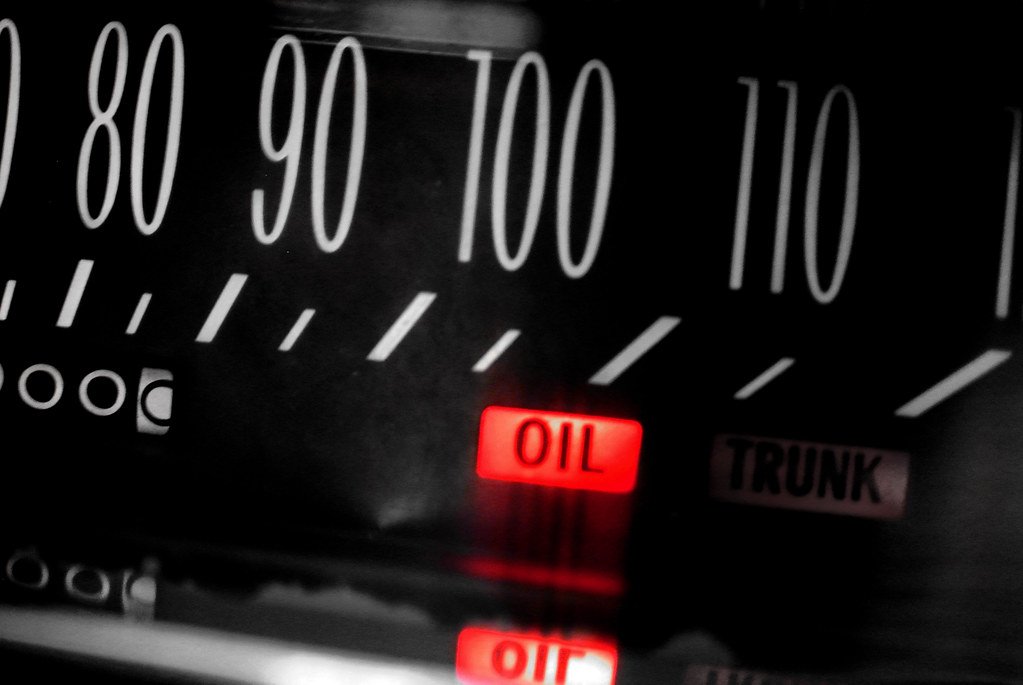 low-oil-pressure-warning-light-meaning-symptoms-cookip